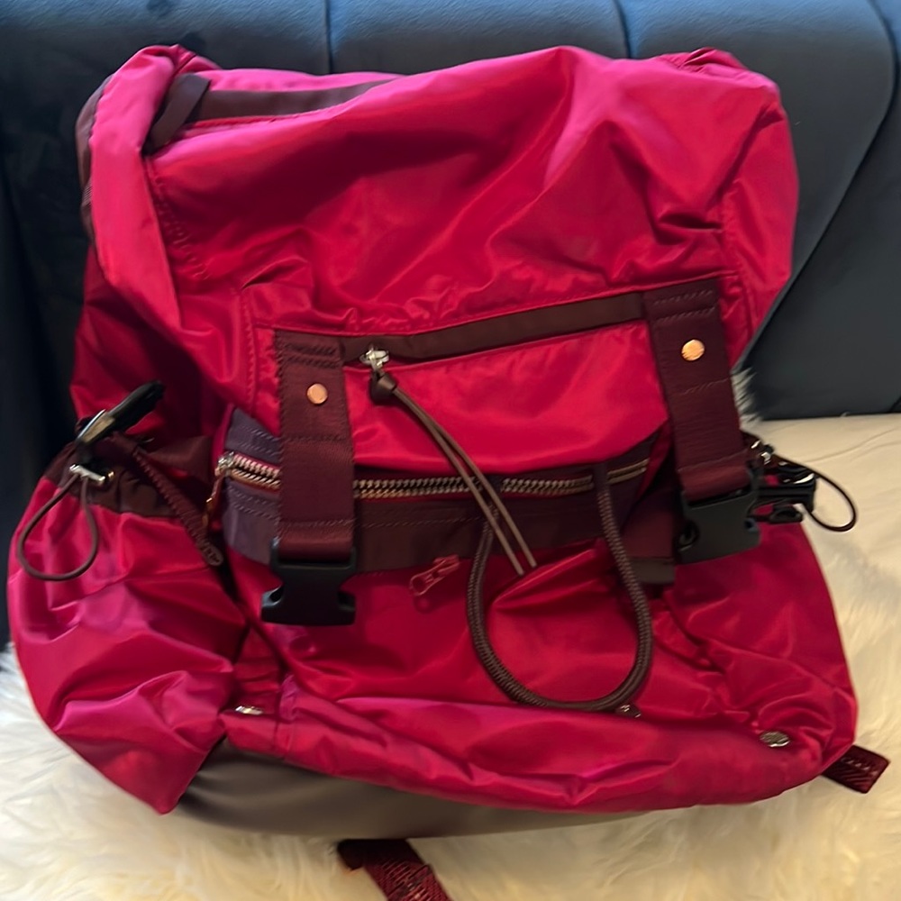 Lululemon TravelingBumble Berry Bag